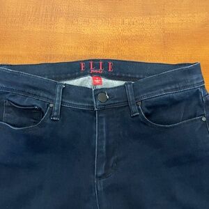 ELLE jeans. Mid rise stretch fit. Dark blue. Size 4.
